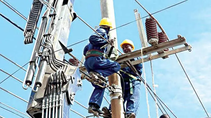 Electricity-workers-
