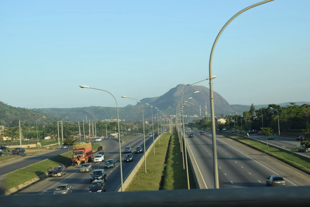 Road_in_Abuja_Nigeria_13